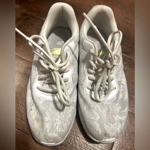 Light gray Nike floral Tuning shoe size 5.5